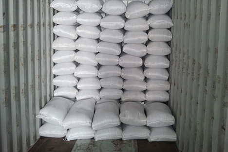 Entrega en sacos de anis y cilantro en grano